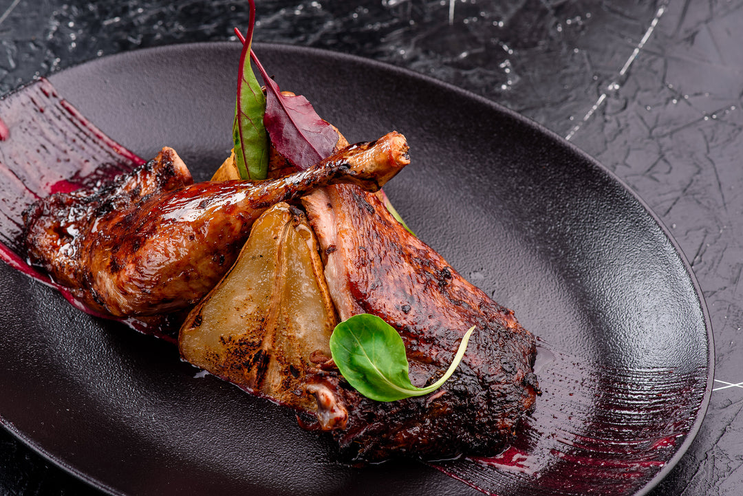 Boîte de 10 unités  Un classique de la cuisine française qui gagne à être connu, nos cuisses de canards confites sont un produit facile à préparer qui se veut une alternative intéressante. La préparation facile de ce repas vous permet de concocter à la maison un repas digne des plus grands restaurants en un tournemain.