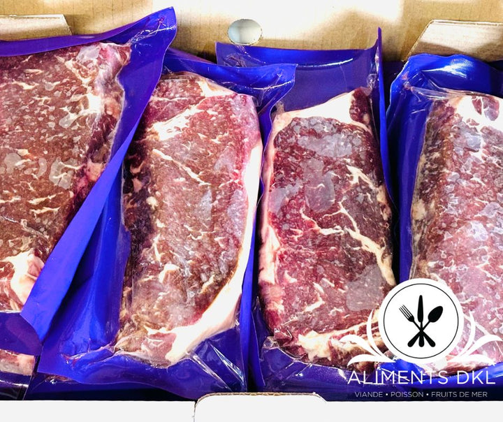 Le traditionnel New York Steak offrant un équilibre parfait entre persillage et tendreté, cette pièce réputée tendre et juteuse est moins grasse que le faux-filet. On peut le mariner (entre 12 et 24 heures) ou encore profiter de sa saveur naturelle en le grillant sur le BBQ ou au poêlon.&nbsp;