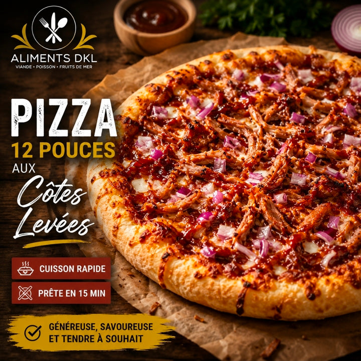 Pizza 12 pouces aux côtes levées BBQ d’Aliments DKL garnie de fromage fondant, sauce BBQ et oignons rouges sur pâte dorée — surgelée haut de gamme livrée partout au Québec.