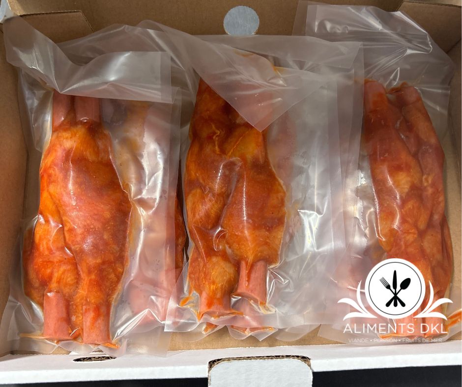 *Brochettes de Poulet Barbecue - Aliments DKL (12 x 110g)*  Découvrez les brochettes de poulet Barbecue d'Aliments DKL! Chaque boîte contient 12 brochettes de 110 grammes, marinées dans une sauce barbecue savoureuse. Parfaites pour vos barbecues et repas en plein air.