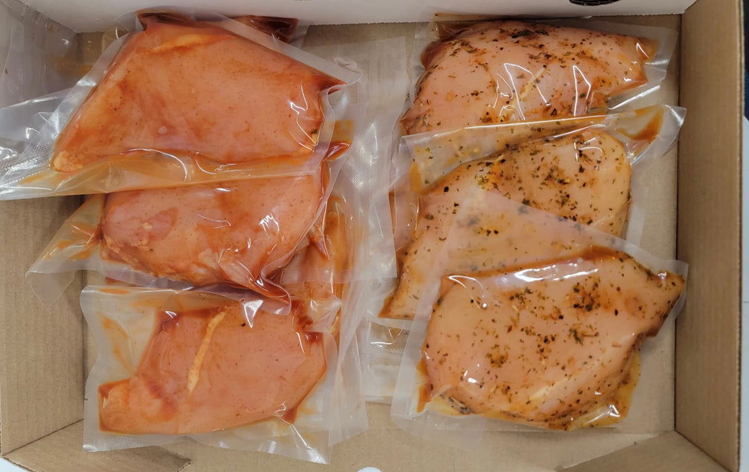Duo de poitrines de poulet marinées Souvlaki et BBQ Aliments DKL en boîte de 2 kg, prêt à cuire et livré partout au Québec.