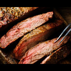 Savourez notre bavette de bœuf marinée en profondeur, accompagnée d’un beurre de chèvre et tomates séchées. Tendre, juteuse et parfaite pour le BBQ. Livraison partout au Québec avec Aliments DKL.