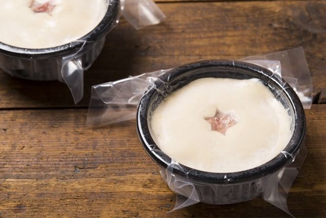 Un incontournable.  Une légère pâte feuilletée sur le dessus, 5 onces de canard effiloché et un sirop d’érable à la base.  Un exquis mélange sucré et salé pouvant être servi en entrée ou comme repas léger.