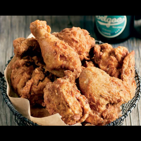 Boîte de 36 morceaux de poulet frit croustillant comprenant des ailes, des cuisses et des poitrines, prête à cuire et offerte par Aliments DKL avec livraison partout au Québec.