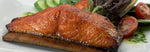 Saumon à l’érable mariné BBQ sur planche de cèdre