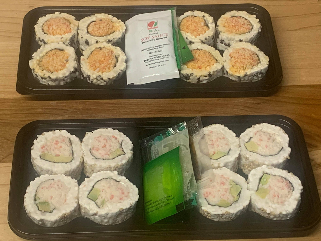 Sushis surgelés Aliments DKL, boîte de 32 makis aux saveurs californien et crabe épicé, répartis en 4 plateaux de 8 morceaux.